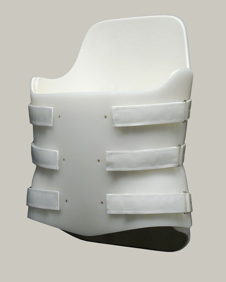 Finished low anterior - high posterior bivalve brace